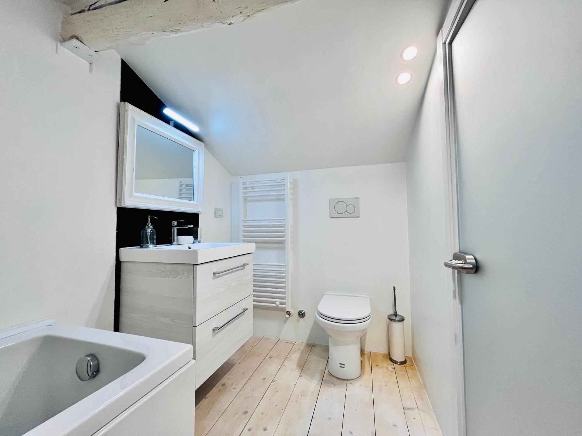Riverside Loft Navigli - Spacious Two-Bedroom Apartment ミラノ エクステリア 写真
