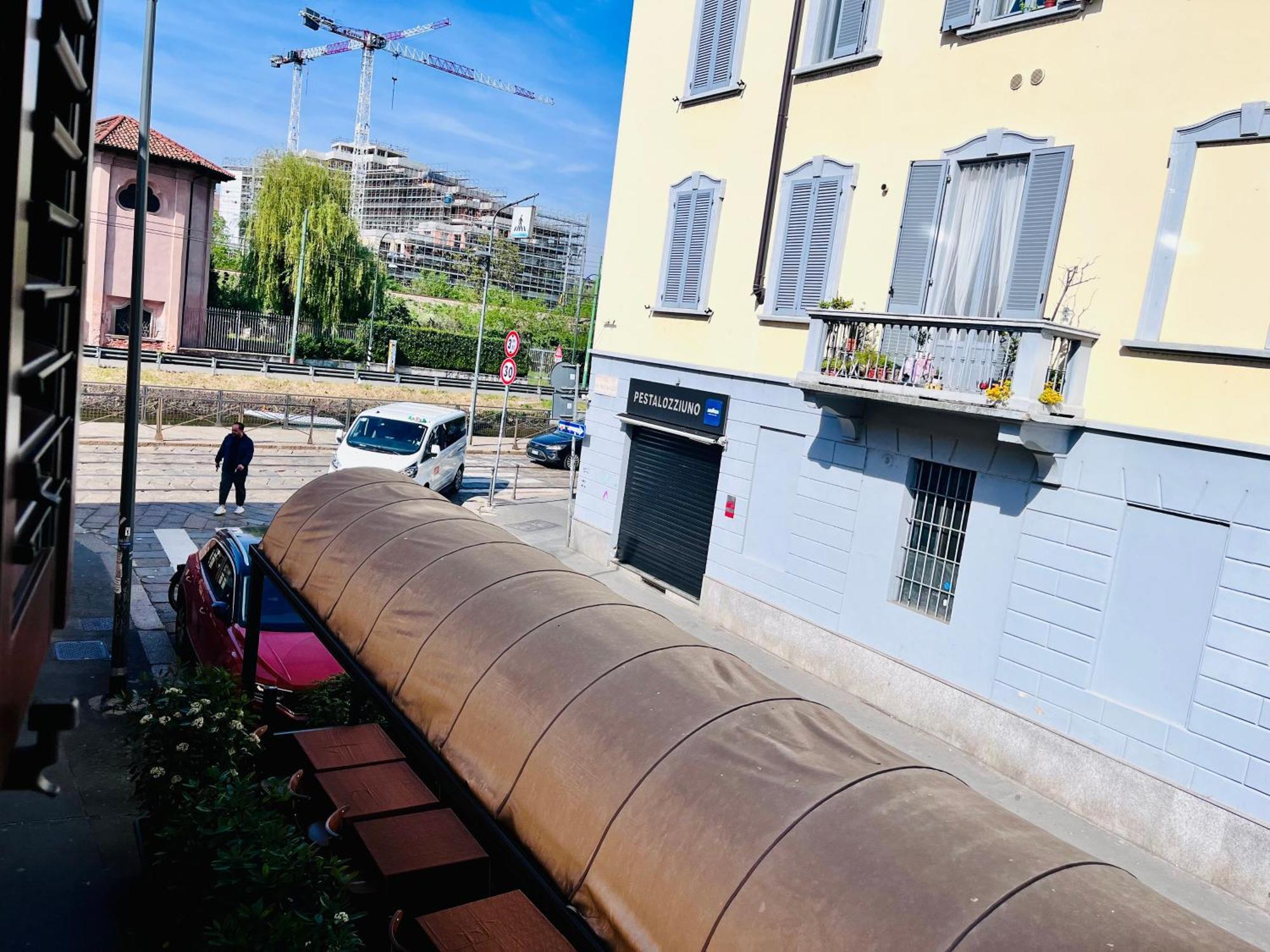 Riverside Loft Navigli - Spacious Two-Bedroom Apartment ミラノ エクステリア 写真