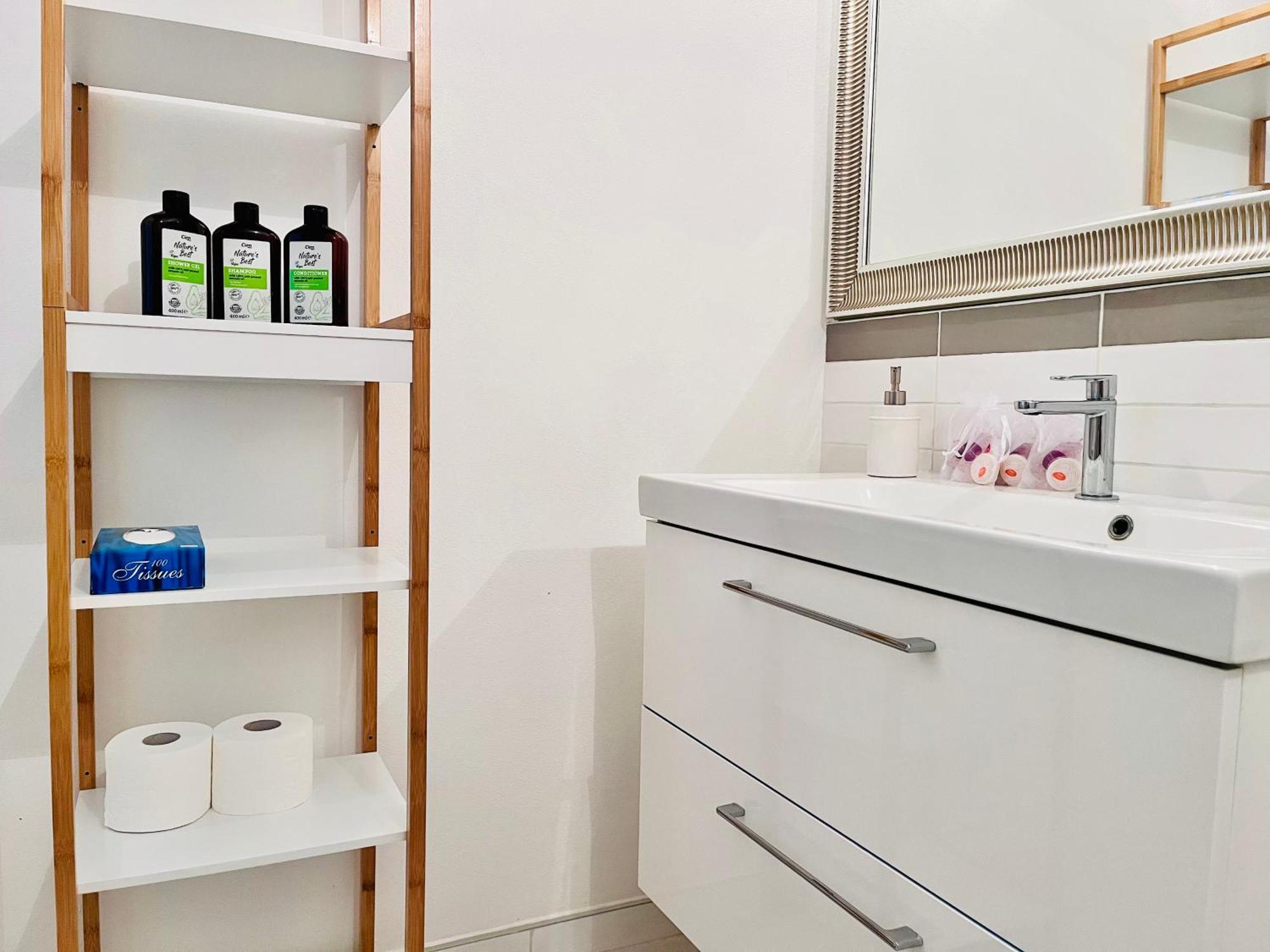 Riverside Loft Navigli - Spacious Two-Bedroom Apartment ミラノ エクステリア 写真