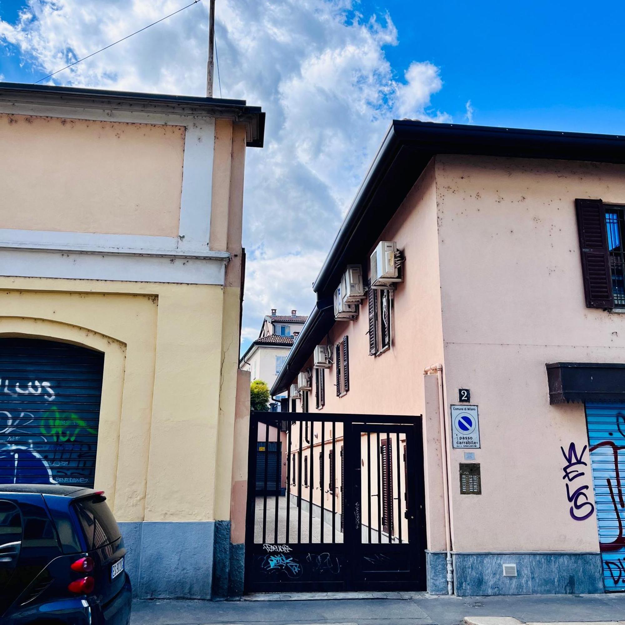 Riverside Loft Navigli - Spacious Two-Bedroom Apartment ミラノ エクステリア 写真