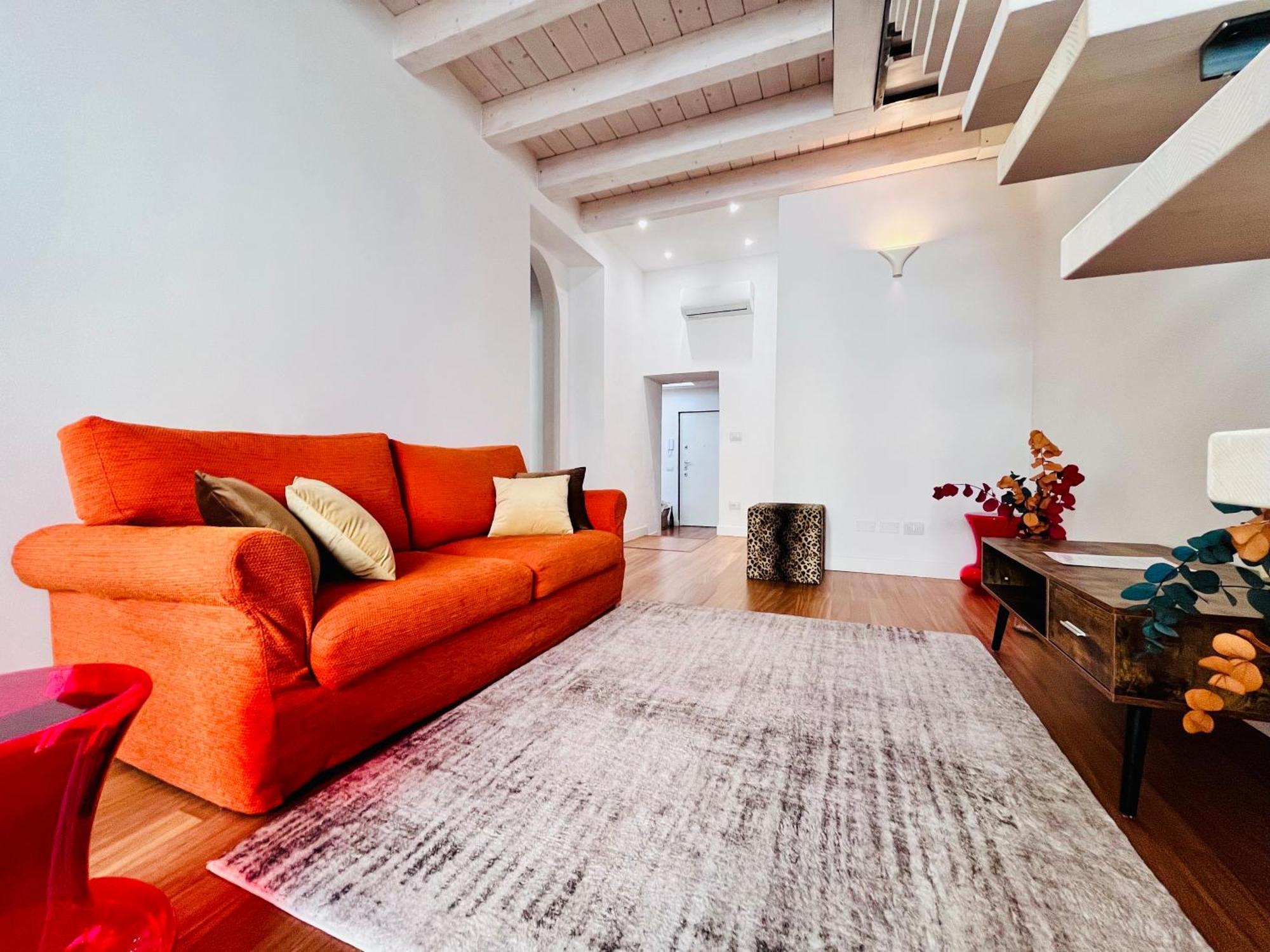 Riverside Loft Navigli - Spacious Two-Bedroom Apartment ミラノ エクステリア 写真