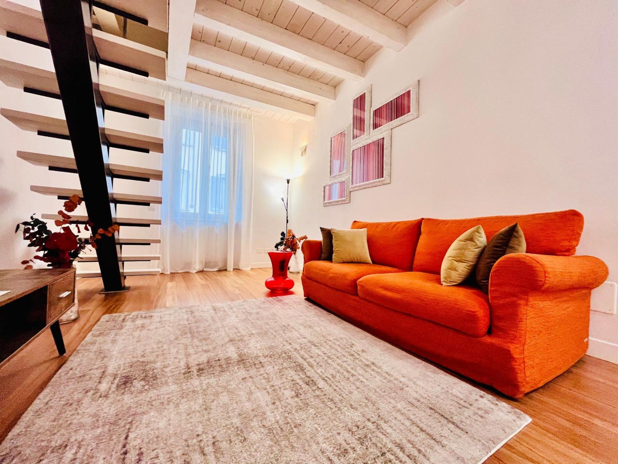 Riverside Loft Navigli - Spacious Two-Bedroom Apartment ミラノ エクステリア 写真
