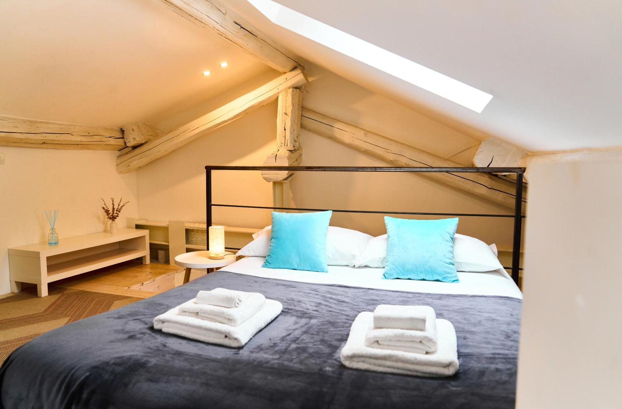 Riverside Loft Navigli - Spacious Two-Bedroom Apartment ミラノ エクステリア 写真