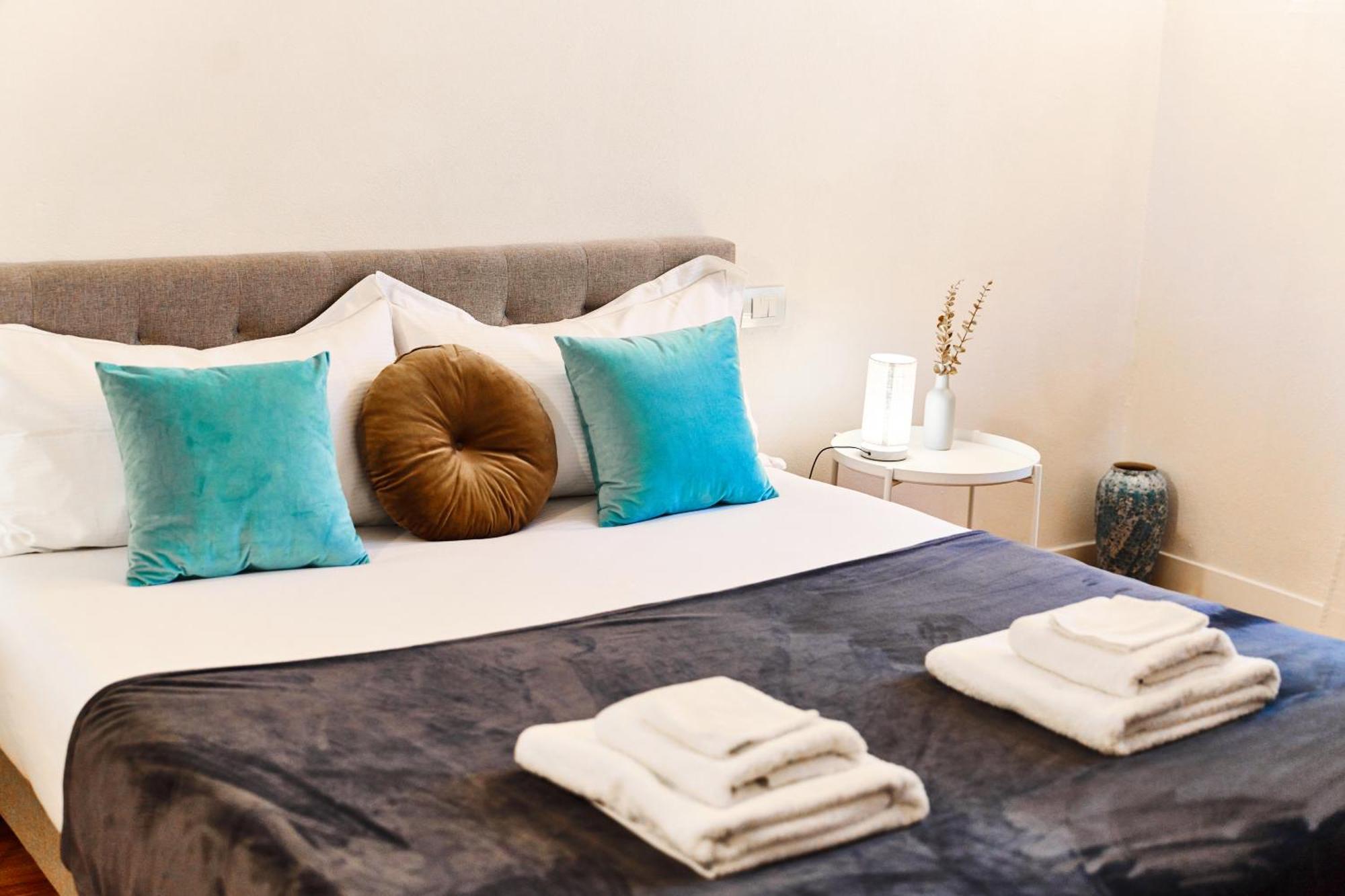 Riverside Loft Navigli - Spacious Two-Bedroom Apartment ミラノ エクステリア 写真