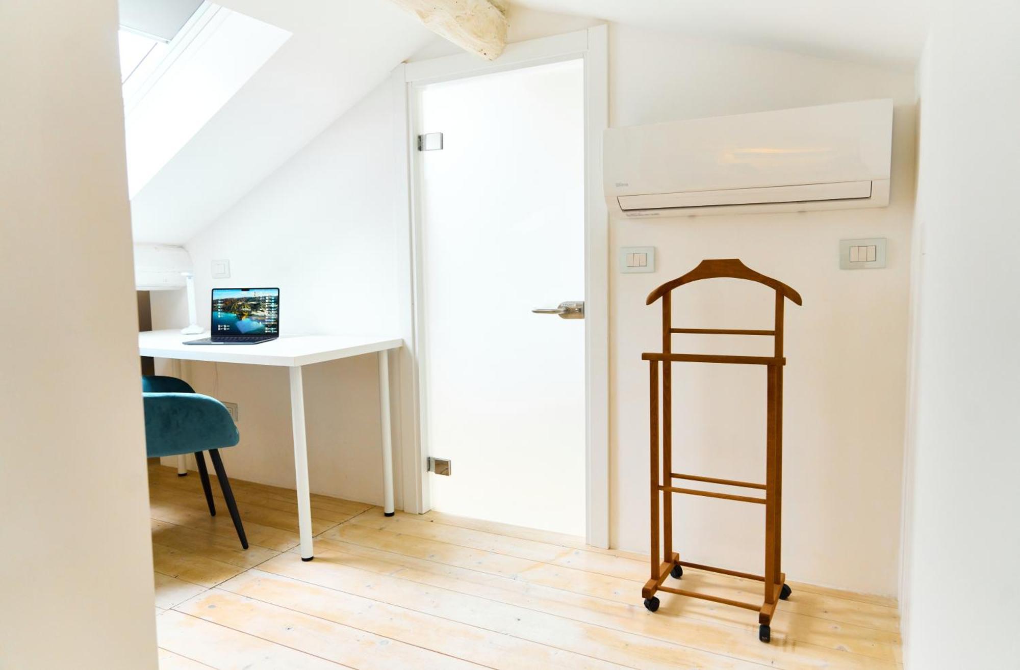 Riverside Loft Navigli - Spacious Two-Bedroom Apartment ミラノ エクステリア 写真