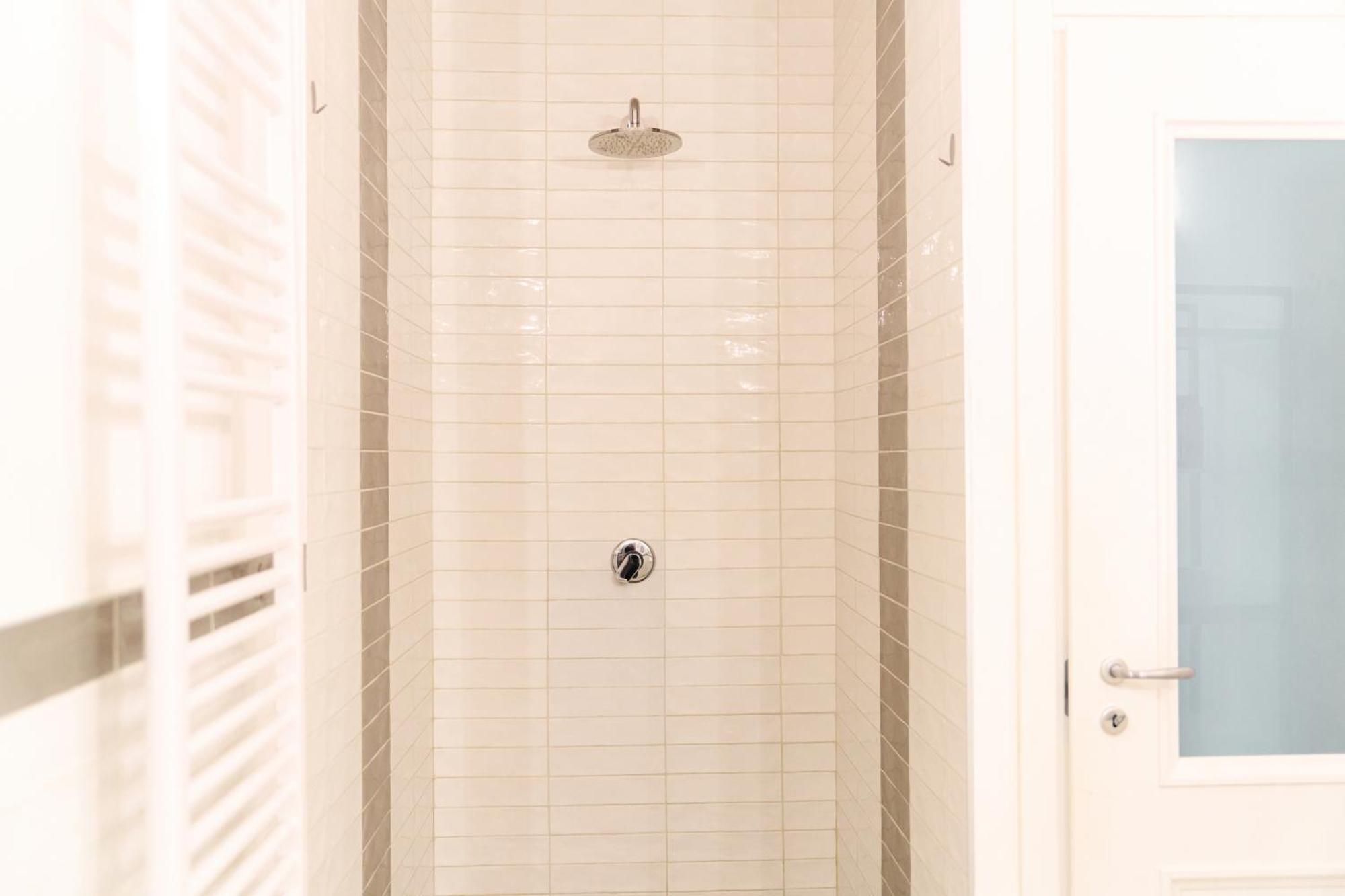 Riverside Loft Navigli - Spacious Two-Bedroom Apartment ミラノ エクステリア 写真